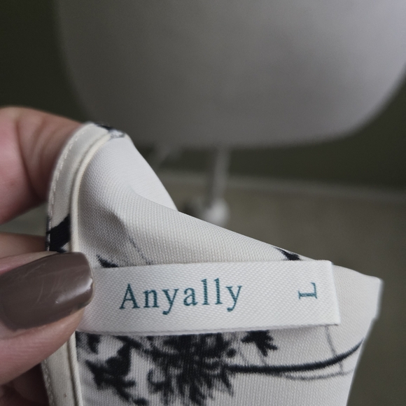 Anyally Floral V-Neck Blouse - Black and Cream - Picture 3 of 6